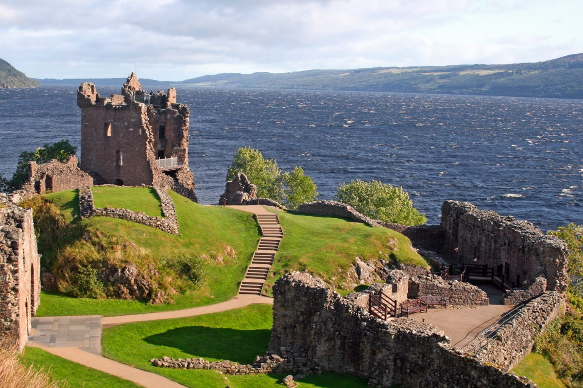 Mad Price for Scotland - Prágai és Amszterdami városnézéssel, családi elhelyezéssel